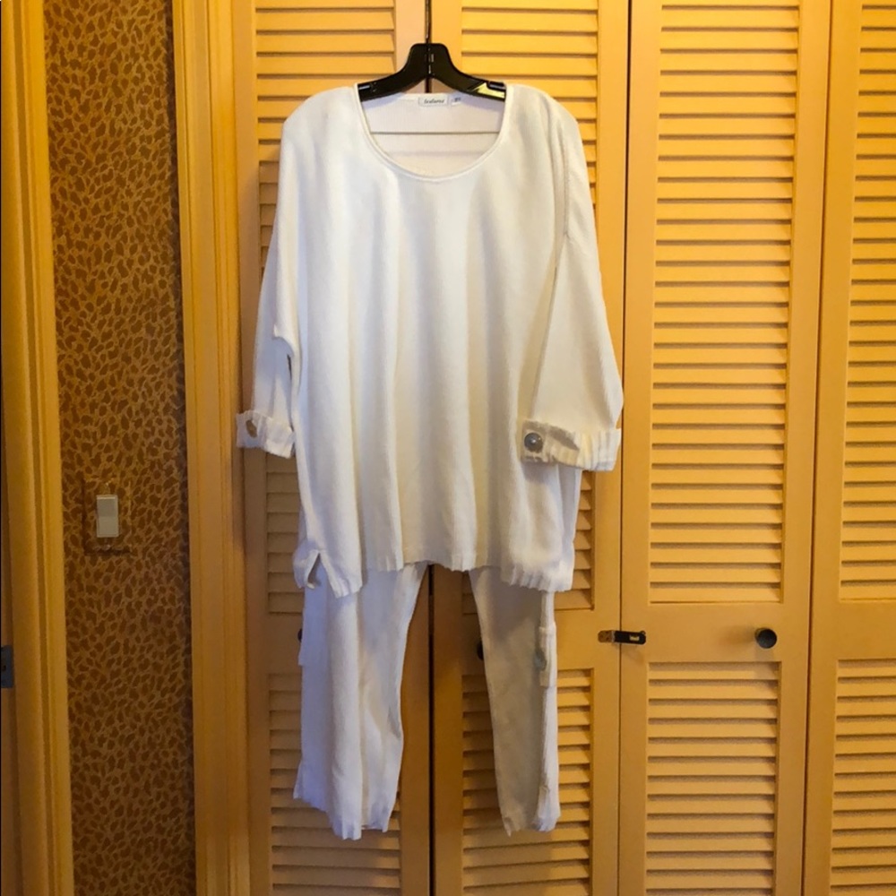 Saks 5th Avenue casual pant suit